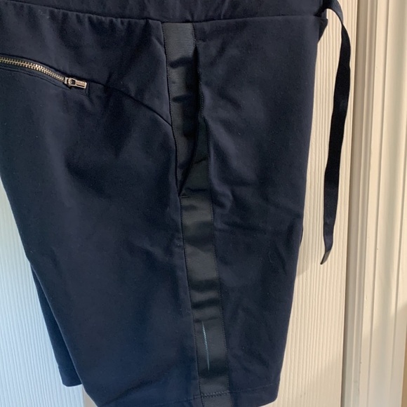 Athleta navy short drawstring waist size small drawstring waist 9” length - Picture 8 of 9